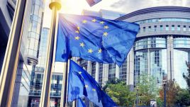 Prof. Legutko wskazywał, że główne siły polityczne UE powołują się na poparcie opinii społecznej dla projektu federalistycznego (fot. Shutterstock/symbiot)