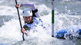 Klaudia Zwolińska fighting the waves on the canoe track Photo: Sven Hoppe/dpa via PAP/DPA