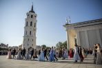 Polonez maturzystów na placu Katedralnym w Wilnie [fotogaleria], fot. Karina Mieczkowska