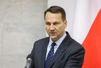 Polish Foreign Minister Sikorski urges end to benefits for Ukrainian men in EU