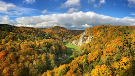 The overview of Prądnik Valley in autumn colors is simply magical. Photo via opn.gov.pl 