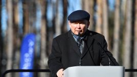 Jarosław Kaczyński podczas inauguracji budowy tunelu pod dnem Świny (fot. PAP/Marcin Bielecki)