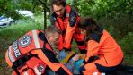 A w finale drugą ofiarę przejmie ekipa doktora Banacha. - Cholera, NZK! Piotr, masuj! Ja zaintubuję pacjenta... Martyna, uciskasz! Czy dzień zakończy się jednak szczęśliwie i ratownicy ocalą kolejne życie?  Odpowiedź jak zwykle na antenie TVP1… Takich emocji lepiej nie przegapić!