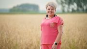 Agata wierzy, że miłość może pojawić się w jej życiu nagle i wywrócić wszystko do góry nogami. Czeka na mężczyznę, który będzie opiekuńczy i będzie umiał się nią zająć. Fot. Piotr Matey/ Fremantle