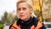 Anna ponownie spotka tajemniczą dziewczynę, której wcześniej chciała pomóc (fot. Artrama).