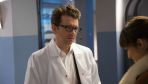 Artur Bart (Piotr Głowacki), ordynator neurochirurgii (fot. TVP)