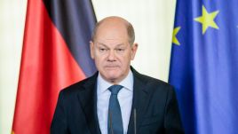 Olaf Scholz called the rumors of a planned meeting with Russian President Vladimir Putin “deeply indecent.” Photo: Carsten Koall/Getty Images