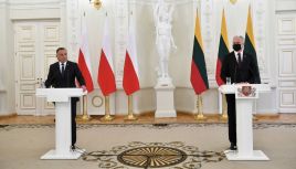 Prezydent Andrzej Duda i prezydent Litwy Gitanas Nauseda podczas wspólnej konferencji prasowej (fot. PAP/Radek Pietruszka)