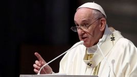Papież przestrzega przed pokusą zamykania się w małych grupach,  fot. Getty Images/ Vatican Pool