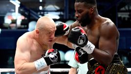 Lawrence Okolie wygrał z Łukaszem Różańskim podczas gali KnockOut Boxing Night 35 w Rzeszowie. Fot. Darek Delmanowicz/ PAP