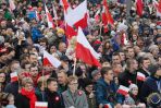 Obchody Narodowego Święta Niepodległości. Mieszkańcy Warszawy podczas uroczystości na pl. Piłsudskiego w Warszawie (fot. PAP/Albert Zawada)