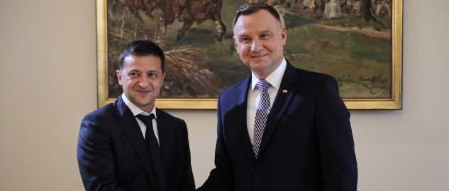 Prezydent RP Andrzej Duda (P) i prezydent Ukrainy Wołodymyr Zełenski (L) (fot. PAP/Wojciech Olkuśnik)