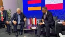 Prezydent Andrzej Duda spotkał się  w Davos z prezydentem Armenii Wahagnem Chaczaturianem (fot. Twitter/KPRP)