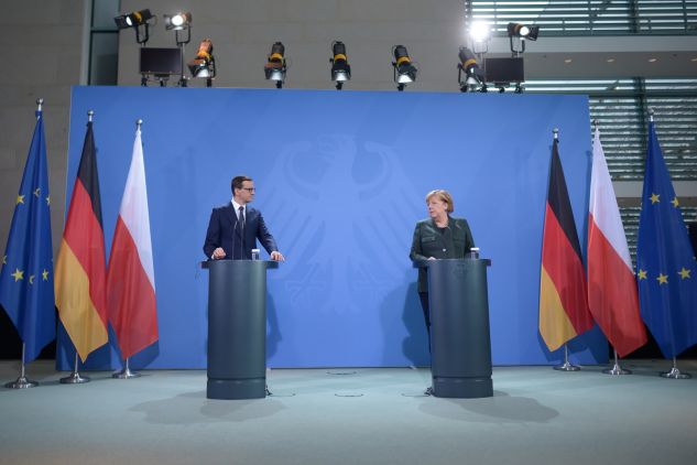 Premier Mateusz Morawiecki i kanclerz Niemiec Angela Merkel podczas konferencji prasowej po spotkaniu w Berlinie (fot. PAP/Marcin Obara)