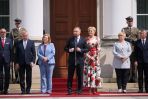 Podczas wydarzenia zostały wręczone odznaczenia państwowe działaczom polonijnym, Akty Nadania Obywatelstwa Rzeczypospolitej Polskiej  (fot. PAP/Leszek Szymański)