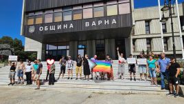 Protest against the new anti-LGBT law on 11 August outside a government municipality in the port city of Varna, Bulgaria. Photo by Queer Varna via Instagram.