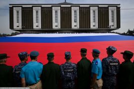 Государственный флаг России на Поклонной горе в Москве, Россия. 22 августа 2022 года. Фото: Наталья Колесникова / AFP / East News