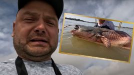 Michał Chełkowski (L) and his friend (R) holding the catfish. Photo: YouTube/Michał Chełkowski - Aktywnie za sumem