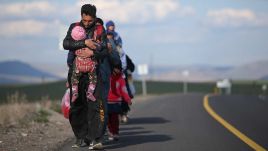 Rząd spodziewa w najbliższym czasie  ruchów migracyjnych z Afganistanu  (fot. arch. EPA/ERDEM SAHIN)