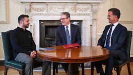 Ukrainian President Volodymyr Zelenskyy (L), British Prime Minister Keir Starmer (C), and NATO's new Secretary General Mark Rutte held talks in London. Photo: PAP/EPA/Chris J. Ratcliffe / POOL