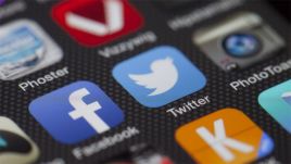 Akt o usługach cyfrowych określa obowiązki dostawców usług cyfrowych, takich jak media społecznościowe czy rynki cyfrowe (fot. Pexels/TVP Info)