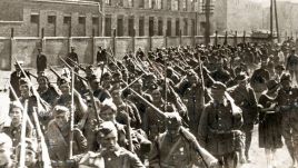 Polish troops march to defend Warsaw. Photo: public domain