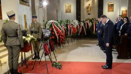 Prezydent Andrzej Duda w czasie mszy pogrzebowej Andrzeja Urbańskiego (fot. PAP/Jacek Turczyk)