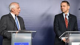 EU's top diplomat Josep Borrell (L) and Poland's Foreign Minister Radosław Sikorski (R). Photo: PAP/Radek Pietruszka