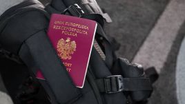 W ustawie zaproponowano też poszerzenie katalogu osób uprawnionych o tymczasowy paszport (fot. Shutterstock/Alii Sher)