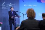Prezydent RP Andrzej Duda podczas wystąpienia w trakcie Konferencji Lennart Meri 2022 w Hotelu Radisson w Tallinie (fot. PAP/Leszek Szymański)