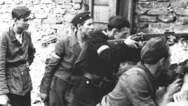 Warsaw insurgents, first days of August 1944. Photo: PAP arch.