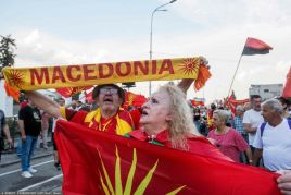 Акция протеста в Скопье перед зданием правительства Северной Македонии с требованием не обсуждать вопросы языка и идентичности страны в конфликте с Болгарией. Северная Македония, 7 июля 2022 года. Фото: Robert Atanosky / AFP / Forum