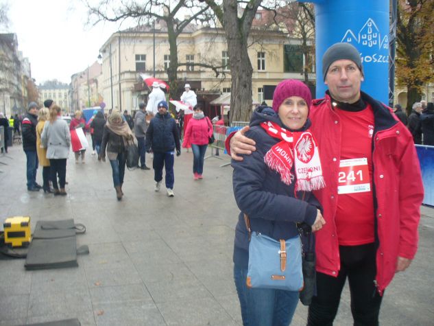Ireneusz Taraszka z żoną Ewą tuż przed Biegiem Niepodległości w Bydgoszczy (nad. Ireneusz Taraszka)