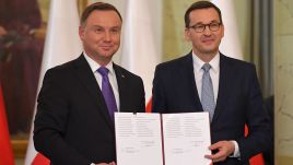 Andrzej Duda cieszy się 67-procentowym zaufaniem, a Mateusz Morawiecki – 59-procentowym (fot. arch.PAP/Radek Pietruszka)
