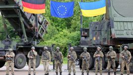 German and Ukrainian troops stand in front of Patriot air-defense systems during an international reconstruction conference for Ukraine hosted by Germany in June. Photo: Jens Büttner - Pool/Getty Images)