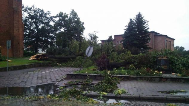 Zniszczenia nie ominęły kościoła w Żninie (fot. Radio Żnin)