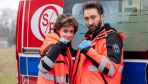 W odcinku 536 nowa ratowniczka zdobędzie za to również szacunek Piotra – po tym, jak wspólnie zdecydują się na ryzykowny zabieg, by ocalić życie pacjenta. Cały zespół – włącznie z Alkiem – tym razem trafi na mężczyznę z urazem mózgu. A gdy w drodze do szpitala stan rannego gwałtownie się pogorszy, Karolina ruszy do akcji! Dziewczyna wykona w karetce trepanację czaszki - wbrew regulaminowi. A Strzelecki, mimo obaw, w finale do niej dołączy.