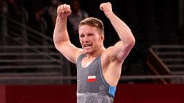 Tadeusz Michalik cieszy się ze zwycięstwa po pojedynku o brązowy medal (fot. PAP/Leszek Szymański)