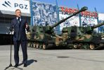 Prezydent Andrzej Duda podczas wizyty na XXX Międzynarodowym Salonie Przemysłu Obronnego w Kielcach, (fot. PAP/Wojtek Jargiło)