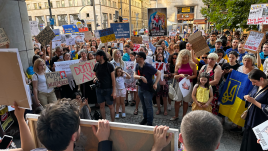 Demonstration in front of the building of the European Commission Representation in Poland. Photo: Michał Zdanowski 