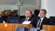 Prezes NSA Jacek Chlebny (L) i wiceprezes NSA Jerzy Siegień (P) na sali obrad Senatu (fot.PAP/Radek Pietruszka)