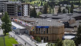 Tegoroczny szczyt w Davos odbywa się w dniach 22-26 maja (fot. PAP/EPA/GIAN EHRENZELLER)