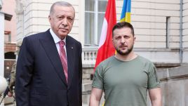 Archive image. Turkish President Recep Tayyip Erdoğan (L) meets with Ukrainian President Volodymyr Zelenskyy in Lviv, Ukraine, on August 18, 2022. Photo: PAP/  /Turkish President Press Office /UPI Photo via Newscom 