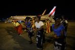 Powitanie prezydenta RP Andrzeja Dudy na lotnisku w Abudży (fot. PAP/Leszek Szymański)