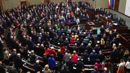 Sejm rozpoczyna drugi dzień obrad (fot. PAP/Radek Pietruszka)