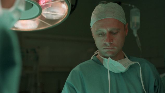 Bruno Walicki (Krzysztof Pieczyński), chirurg. Niegdyś ordynator oddziału chirurgii i dyrektor szpitala (fot. TVP)