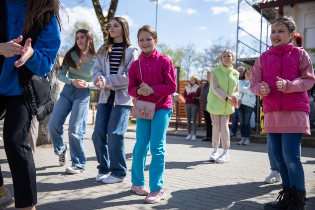 Z okazji Międzynarodowego Dnia Tańca w Niemenczynie odbył się FlashMob, fot. TVP Wilno/Eva Przychodska