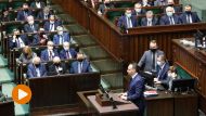 Posłowie na sali plenarnej podczas 47. posiedzenia Sejmu (fot. PAP/Tomasz Gzell)