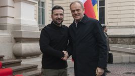 Ukrainian President Volodymyr Zelenskyy (L) welcomes Polish Prime Minister Donald Tusk (R) in the western Ukrainian city of Lviv, Ukraine, December 17, 2024. Photo: PAP/EPA/MAXYM MARUSENKO