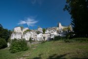 The castle has been in ruins since the 17th century. Photo: Daniel.zolopa via Wikimedia Commons. 